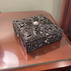 Jewelry box